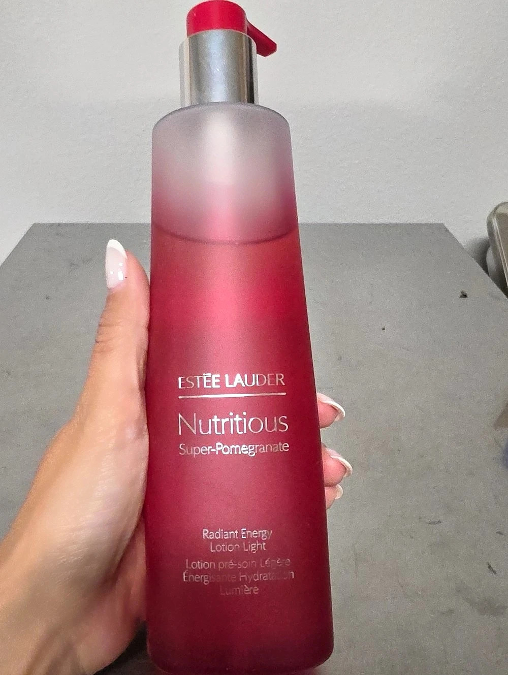 Estée Lauder Nutritious Super-Pomegranate Radiant Energy Lotion Light
